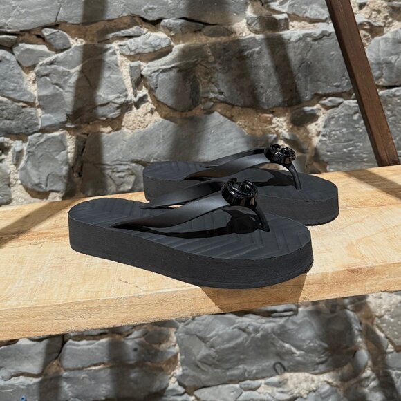 Gucci GG Chevron Platform Thong Sandals - Picture 1 of 12